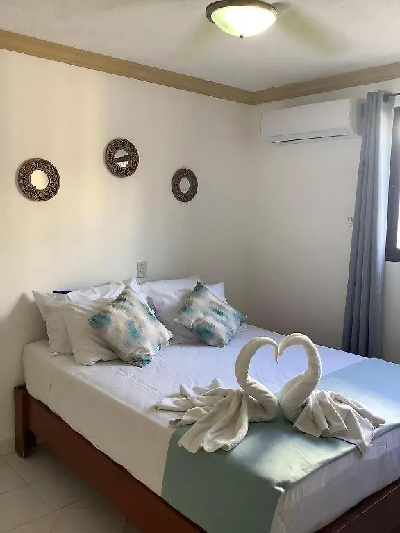 Playa Y Mar Suites - Avenida Quinta - Only 1 Block From Beach!!! Playa del Carmen 3*,  Mexico