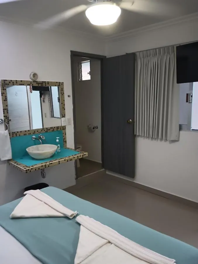 Hotel Playa Y Mar Suites - Avenida Quinta - Only 1 Block From Beach!!! Playa del Carmen